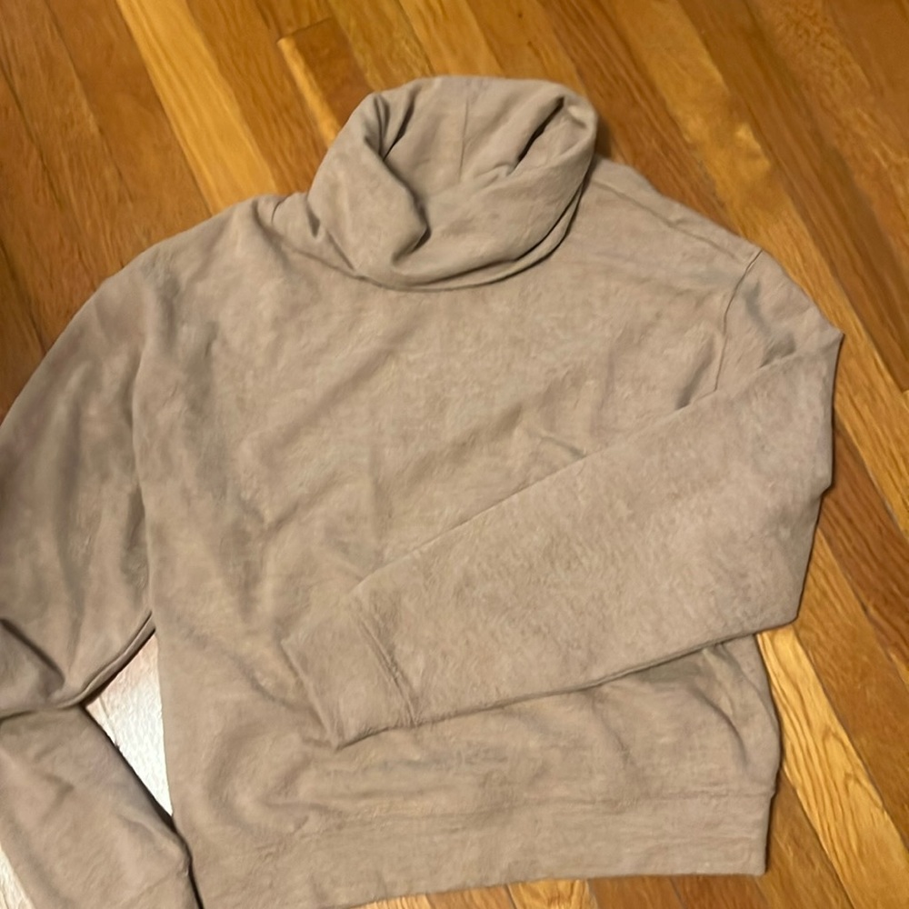 Gentle dawn warm camel colored turtleneck. Size xs